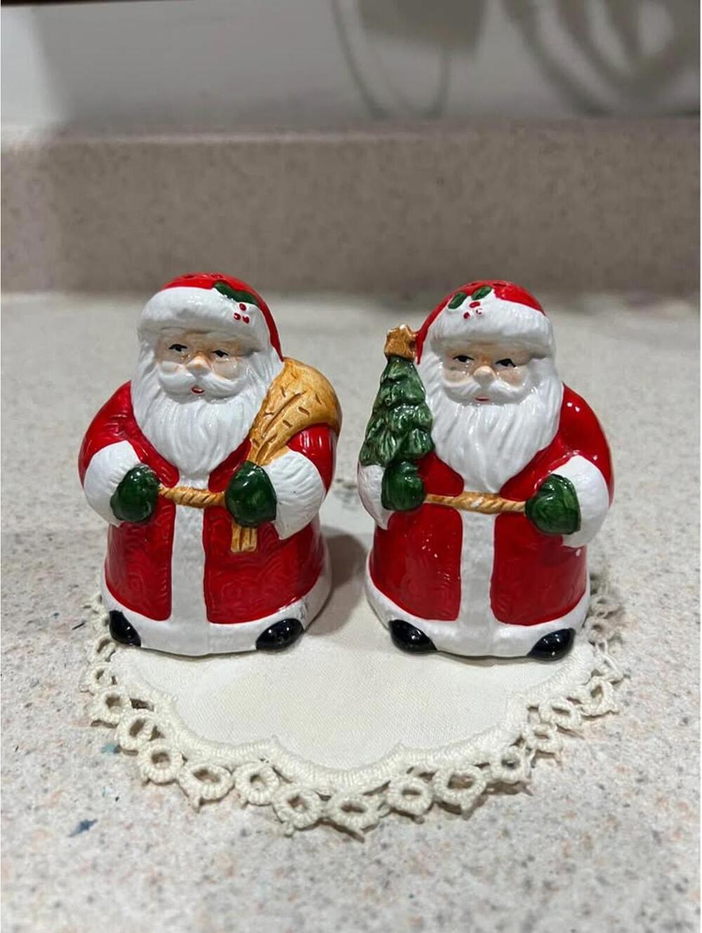 Antique Santa Claus Salt & Pepper Shakers Set  Vintage 1993 Christmas
